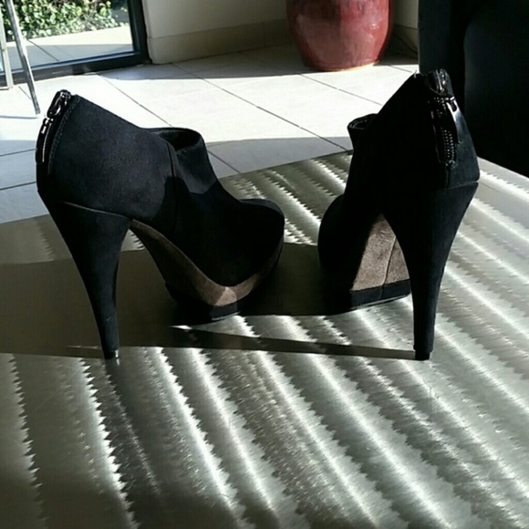 5 inch black/grey zip up heels - Picture 4 of 4